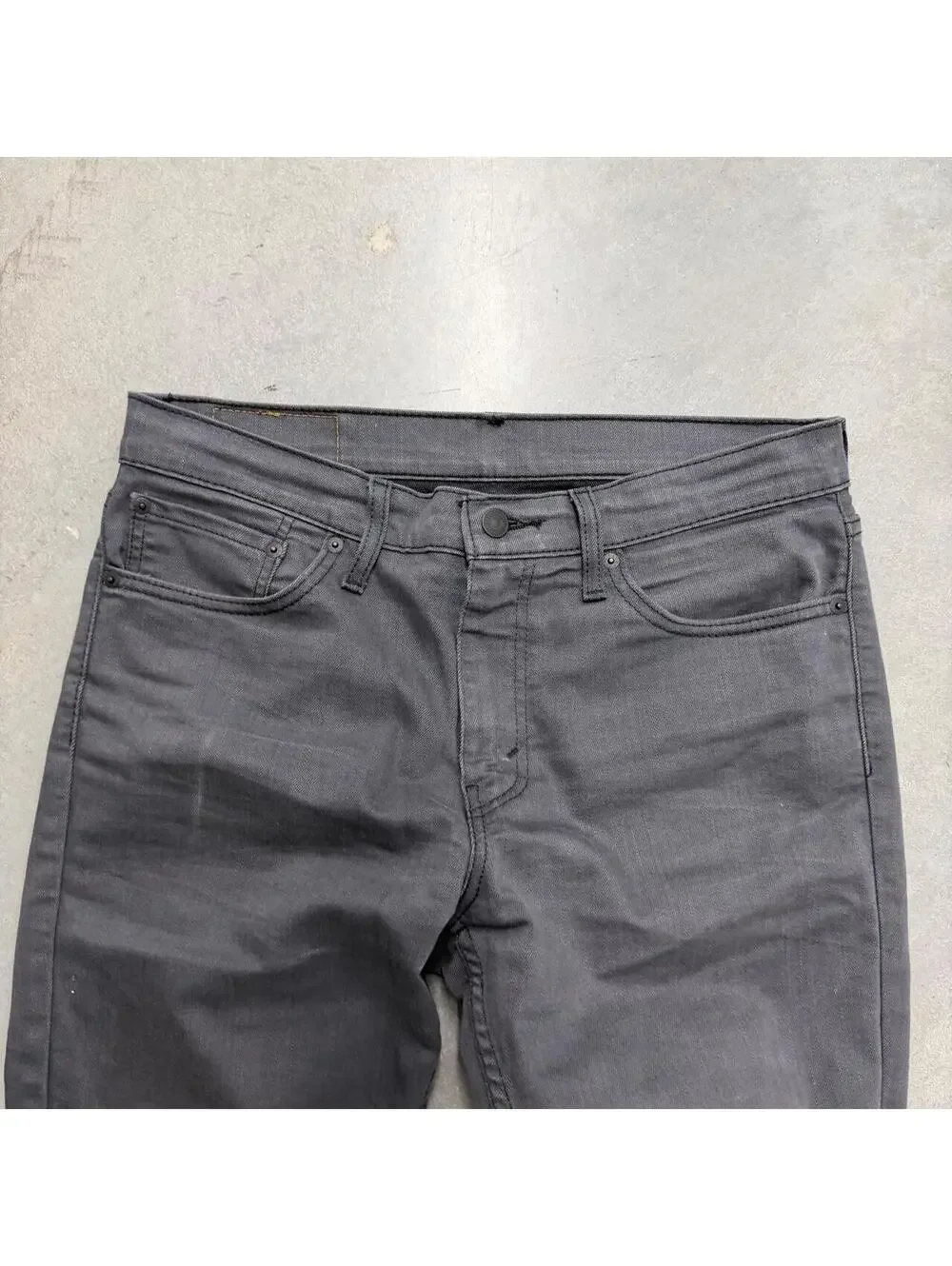 Levis sized 33x30